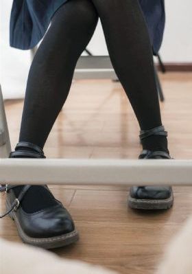 女大学生沙龙室在线观看